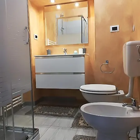 A Due Passi Dal Metro Турин